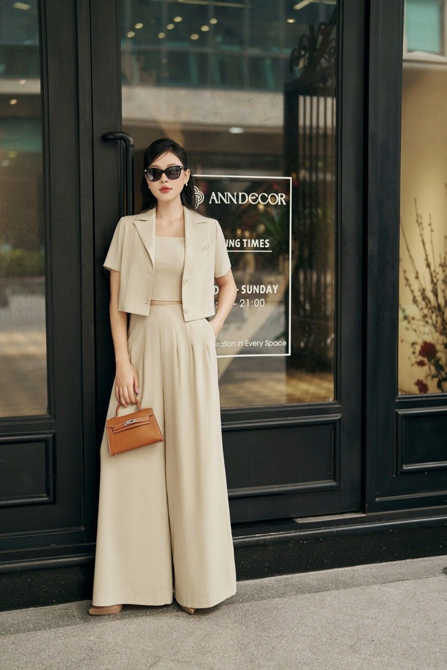 Trẻ trung và thời thượng với trang phục màu kem- Ảnh 6.
