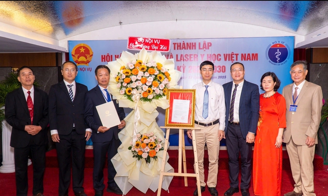 Thành lập Hội Vật lý y sinh và laser y học Việt Nam là cần thiết
- Ảnh 1. Thành lập Hội Vật lý y sinh và laser y học Việt Nam là cần thiết
- Ảnh 1.