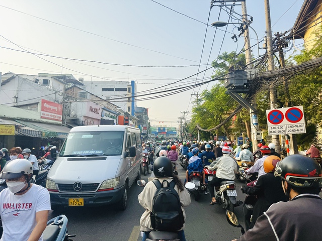 Mưa trái mùa liên tục: Nắng nóng ở TP.HCM, Nam bộ có chấm dứt?- Ảnh 2.
