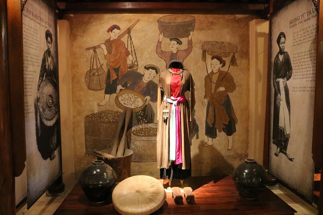 Bảo t&agrave;ng ở TP.HCM: Bảo t&agrave;ng &Aacute;o d&agrave;i ở c&ugrave; lao Long Phước- Ảnh 10.