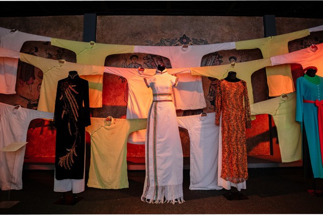 Bảo t&agrave;ng ở TP.HCM: Bảo t&agrave;ng &Aacute;o d&agrave;i ở c&ugrave; lao Long Phước- Ảnh 25.