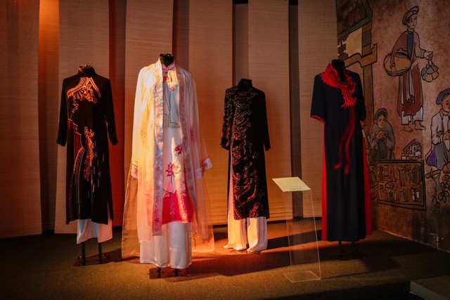 Bảo t&agrave;ng ở TP.HCM: Bảo t&agrave;ng &Aacute;o d&agrave;i ở c&ugrave; lao Long Phước- Ảnh 26.