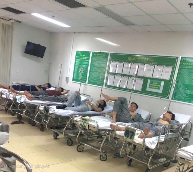 1 người tử vong, hàng chục người đến bệnh viện cấp cứu nghi do rò rỉ khí - Ảnh 1.