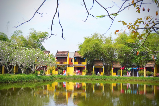 Bảo t&agrave;ng ở TP.HCM: Bảo t&agrave;ng &Aacute;o d&agrave;i ở c&ugrave; lao Long Phước- Ảnh 2.