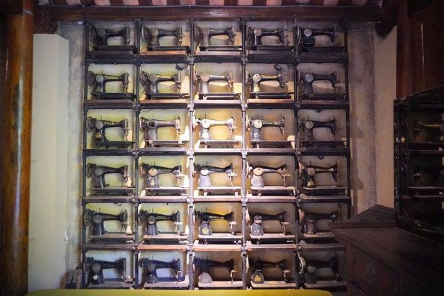 Bảo t&agrave;ng ở TP.HCM: Bảo t&agrave;ng &Aacute;o d&agrave;i ở c&ugrave; lao Long Phước- Ảnh 5.