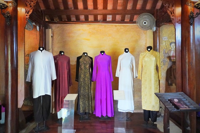 Bảo t&agrave;ng ở TP.HCM: Bảo t&agrave;ng &Aacute;o d&agrave;i ở c&ugrave; lao Long Phước- Ảnh 16.
