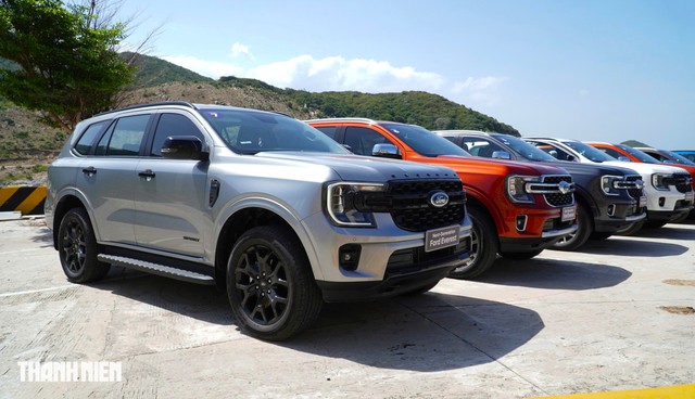 SUV 7 chỗ: Ford Everest b&aacute;n gấp 4 lần c&aacute;c đối cộng lại - Ảnh 2.