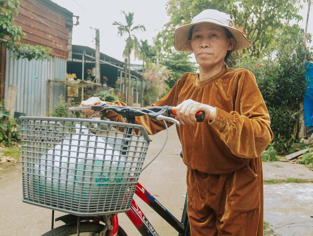 Mẹ đau ốm vẫn phải đi làm lo từng đồng nuôi con trai động kinh - Ảnh 2.
