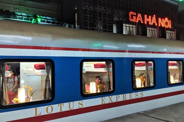 Chuyến tàu Thống Nhất 5 sao được ca ngợi trên báo Úc - Ảnh 1.