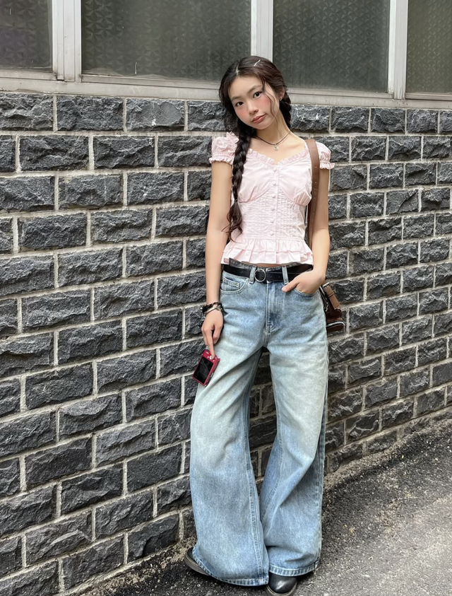 Tối giản nhưng cuốn hút với áo sơ mi ngắn tay cho nàng - Ảnh 6. Tối giản nhưng cuốn hút với áo sơ mi ngắn tay cho nàng - Ảnh 6.