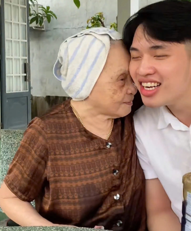 Chuyện của hai bà cháu được dân mạng 'thả tim' rần rần - Ảnh 3.