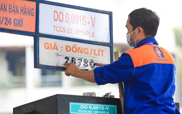 Giá xăng dầu hôm nay 8.5.2025: Xăng trong nước lập cú đúp giảm trong 1 tuần - Ảnh 1.