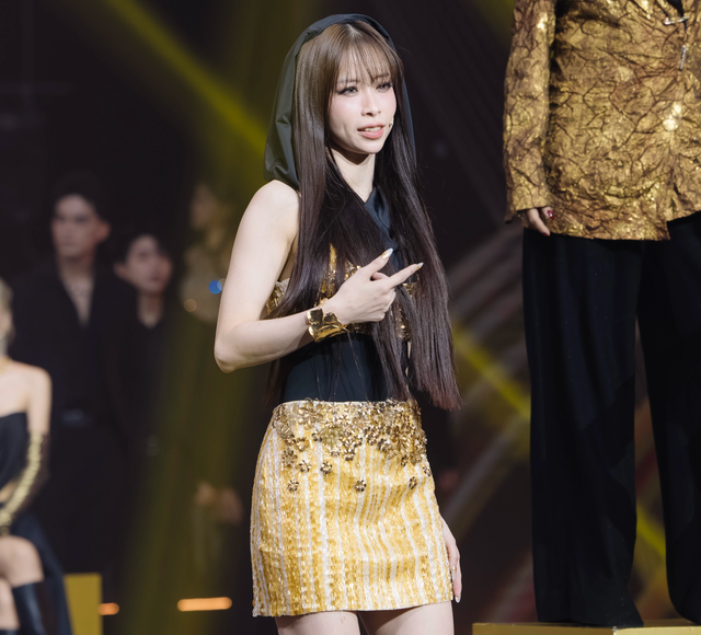 Từ su&yacute;t trượt đại học đến thủ khoa thời trang, ch&agrave;ng trai thiết kế cho 'chị đẹp' - Ảnh 3.