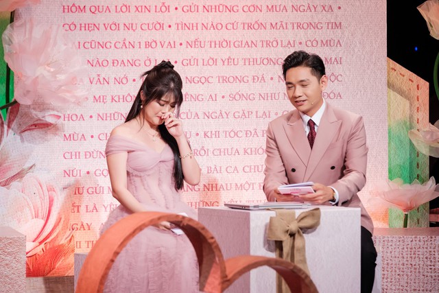 Đồng nghiệp bật khóc nhắc về Quý Bình trong 'Thay lời muốn nói'- Ảnh 1. Đồng nghiệp bật khóc nhắc về Quý Bình trong 'Thay lời muốn nói'- Ảnh 1.