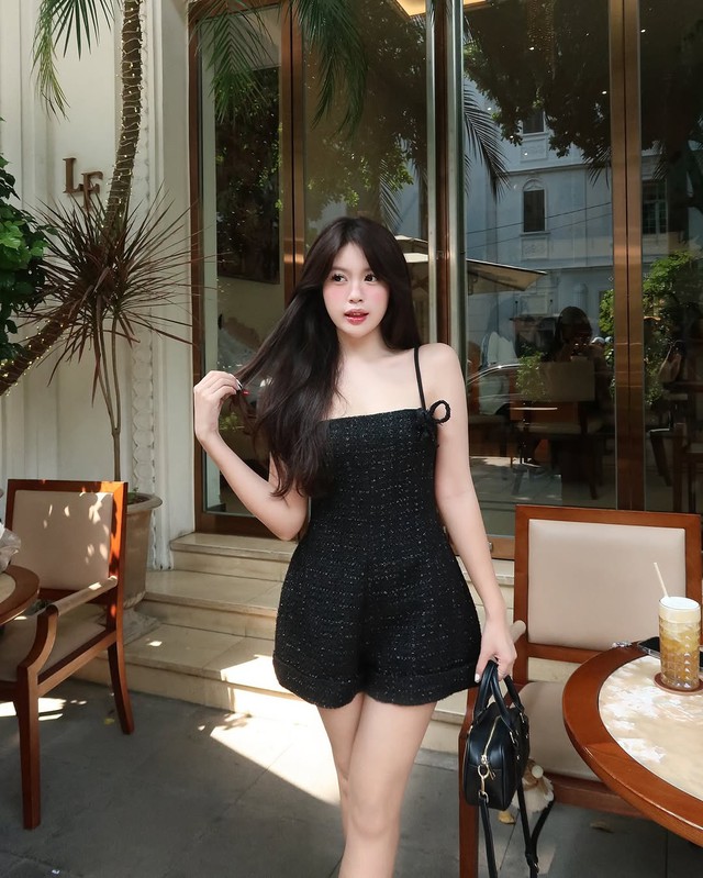 Ngày lười cũng phải ‘chất’ với jumpsuit- Ảnh 1.