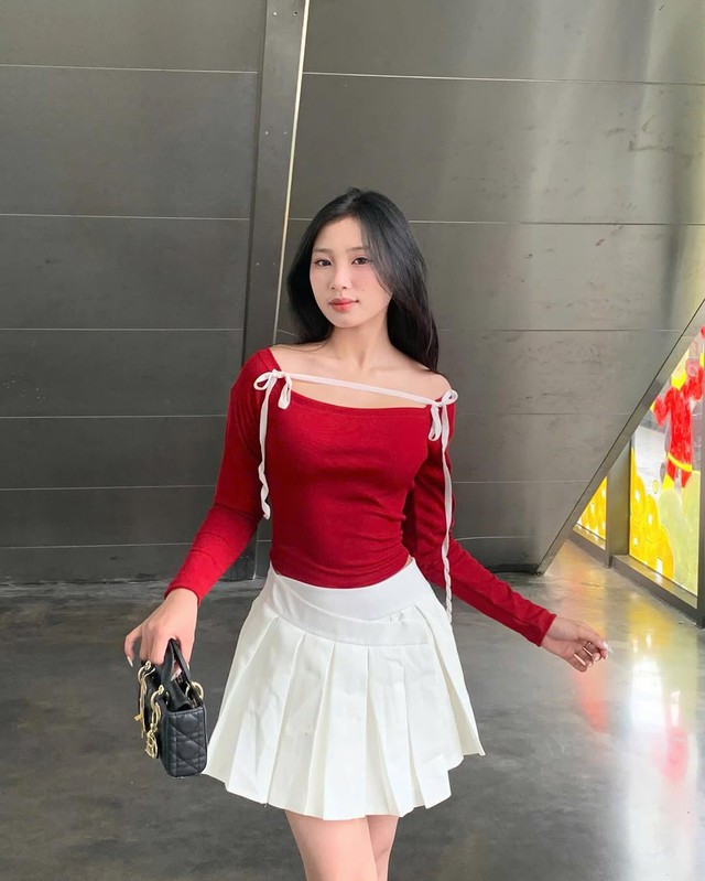 Những ‘tuyệt chiêu’ phối đồ với màu đỏ giúp nàng chinh phục mọi ánh nhìn- Ảnh 1.