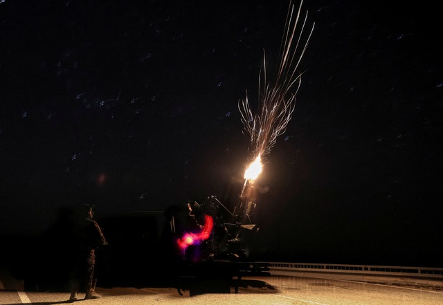 Chiến sự Ukraine ng&agrave;y 1.148: Kyiv đ&aacute;p trả vụ tấn c&ocirc;ng Sumy, gia hạn thiết qu&acirc;n luật - Ảnh 1.