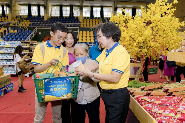 PNJ được tôn vinh doanh nghiệp tiêu biểu có thương hiệu chủ lực của TP.HCM - Ảnh 3.