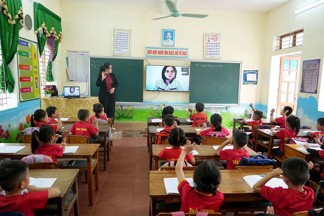 ' Cứu trợ ' giáo viên tiếng Anh cho trường vùng cao Nghệ An - Ảnh 1.