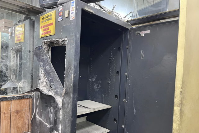 Trộm cửa hàng trang sức 20 triệu USD táo bạo ở Los Angeles - Ảnh 1. Trộm cửa hàng trang sức 20 triệu USD táo bạo ở Los Angeles - Ảnh 1.