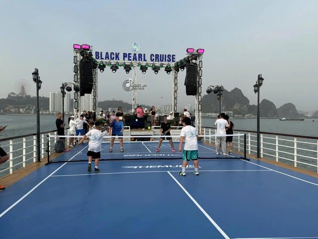 Xác minh việc tổ chức chơi pickleball trên tàu du lịch vịnh Hạ Long - Ảnh 1.