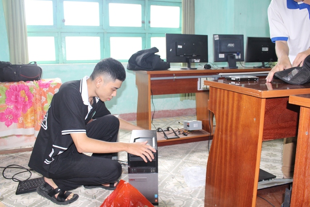 Đội sinh viên đáng ngưỡng mộ, tầm nhìn và trái tim rộng mở- Ảnh 4. Đội sinh viên đáng ngưỡng mộ, tầm nhìn và trái tim rộng mở- Ảnh 4.