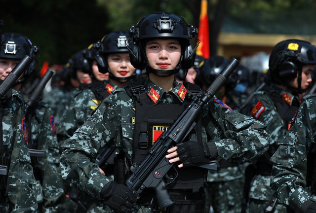 TP.HCM cấm người và xe nhiều đường trung tâm tối nay tổng hợp luyện diễu binh - Ảnh 2.