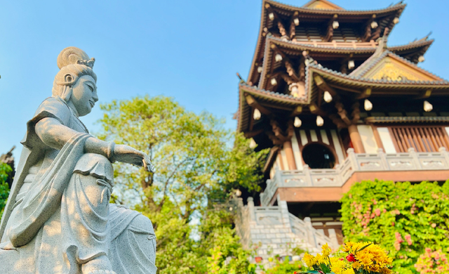 Đại lễ Vesak 2025: 'Chấp nhận sự khác biệt và hoan hỷ cho nhau' - Ảnh 4. Đại lễ Vesak 2025: 'Chấp nhận sự khác biệt và hoan hỷ cho nhau' - Ảnh 4.