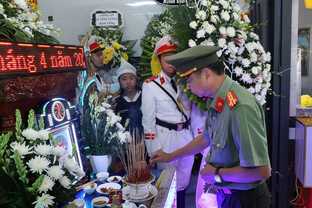 Vụ đại úy công an hy sinh: Bộ Công an thăng cấp bậc hàm - Ảnh 1.
