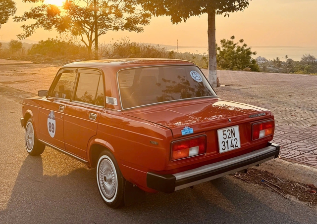 'Hàng hiếm' Lada 2105 từ thời Liên Xô được chủ gìn giữ hơn 35 năm - Ảnh 2.