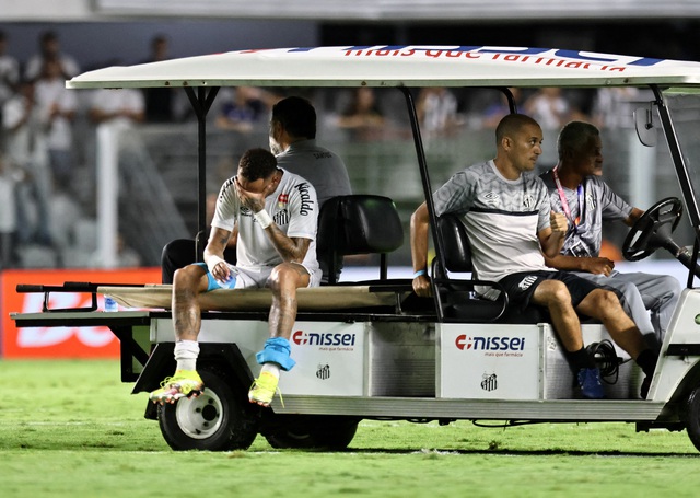 Neymar bật khóc rời sân chỉ sau 34 phút thi đấu, điều gì đang xảy ra?- Ảnh 2.