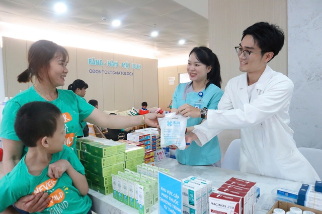 Bệnh viện ĐH Y dược Buôn Ma Thuột chữa bệnh răng miệng miễn phí trẻ bại não- Ảnh 2.