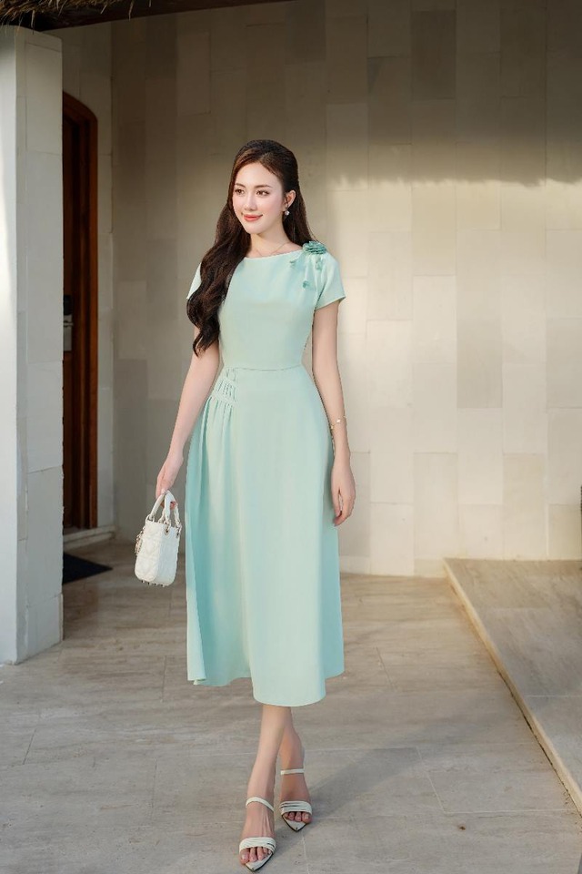 Sắc xanh ngọc thống trị đường phố mùa hè năm nay- Ảnh 2. Sắc xanh ngọc thống trị đường phố mùa hè năm nay- Ảnh 2.