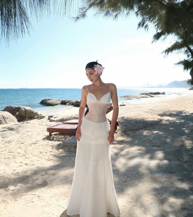 'Hơi thở mùa hè' ngập tràn qua những bộ trang phục xinh yêu- Ảnh 5. 'Hơi thở mùa hè' ngập tràn qua những bộ trang phục xinh yêu- Ảnh 5.