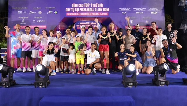 Siêu sao pickleball quốc tế giao lưu với người hâm mộ tại cụm sân Pickleball D-Joy- Ảnh 1. Siêu sao pickleball quốc tế giao lưu với người hâm mộ tại cụm sân Pickleball D-Joy- Ảnh 1.