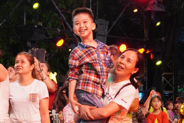 'Bữa tiệc' nghệ thuật trên phố đi bộ Nguyễn Huệ ở TP.HCM- Ảnh 12.