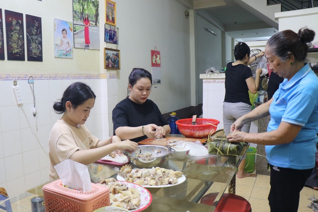 TP.HCM nghĩa tình: Mẹ Việt đỡ đầu sinh viên Lào, Campuchia- Ảnh 3.