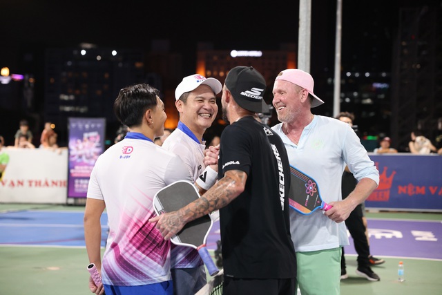 Siêu sao pickleball quốc tế giao lưu với người hâm mộ tại cụm sân Pickleball D-Joy- Ảnh 3. Siêu sao pickleball quốc tế giao lưu với người hâm mộ tại cụm sân Pickleball D-Joy- Ảnh 3.