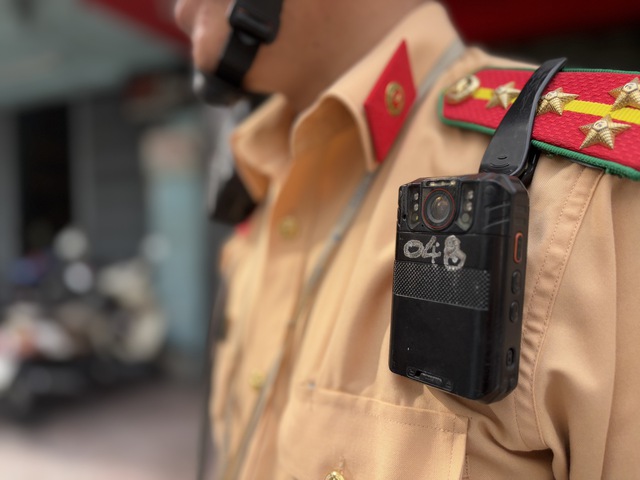 CSGT TP.HCM sẽ tr&iacute;ch xuất camera phạt người kh&ocirc;ng nhường đường xe ưu ti&ecirc;n - Ảnh 1.