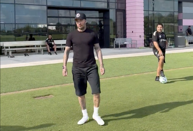 David Beckham gây bão với cú đá phạt góc thành bàn ở tuổi sắp 50- Ảnh 2.