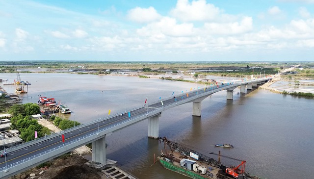 C&agrave; Mau khởi c&ocirc;ng, kh&aacute;nh th&agrave;nh 3 c&ocirc;ng tr&igrave;nh lớn mừng 50 đất nước thống nhất- Ảnh 2.