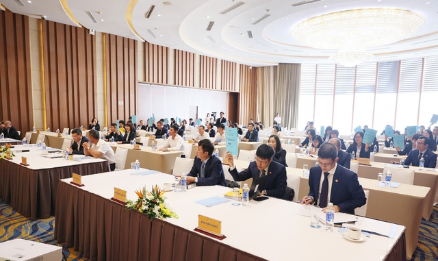 Hoàn thành vượt chỉ tiêu năm 2024, hướng tới mục tiêu chuyển đổi số mạnh mẽ- Ảnh 5. Hoàn thành vượt chỉ tiêu năm 2024, hướng tới mục tiêu chuyển đổi số mạnh mẽ- Ảnh 5.