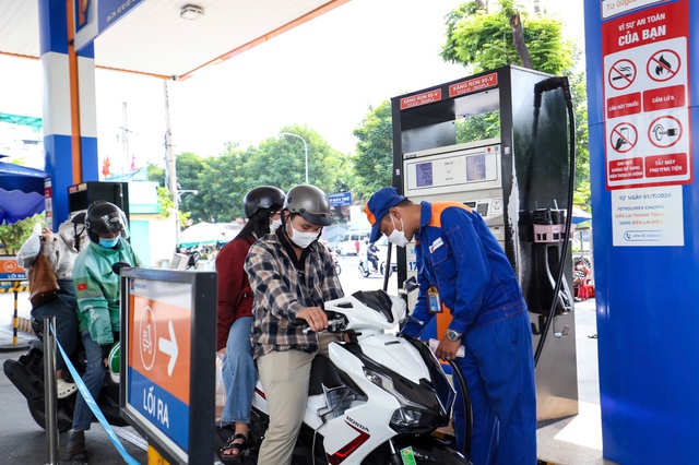 Giá xăng dầu hôm nay 3.5.2025: Xăng trong nước giảm bao nhiêu sau kỳ nghỉ lễ? Giá xăng dầu hôm nay 3.5.2025: Xăng trong nước giảm bao nhiêu sau kỳ nghỉ lễ?
