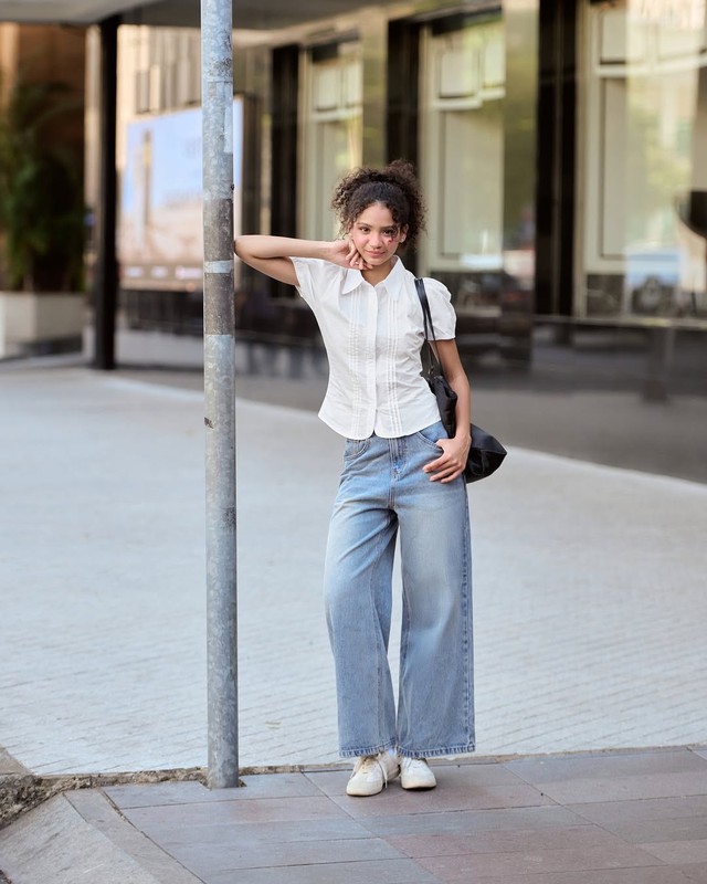 Quần ống rộng, quần denim xanh... những chiếc quần thời thượng của mùa nắng - Ảnh 8.