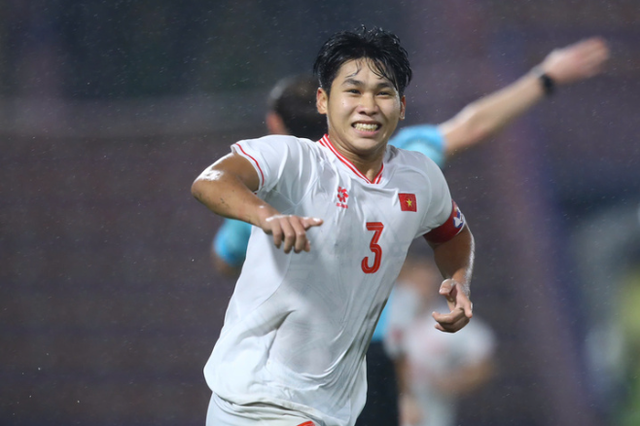 AFC bất ngờ khen trung vệ U.17 Việt Nam: ‘Đã thủ hay còn biết ghi bàn’ AFC bất ngờ khen trung vệ U.17 Việt Nam: ‘Đã thủ hay còn biết ghi bàn’