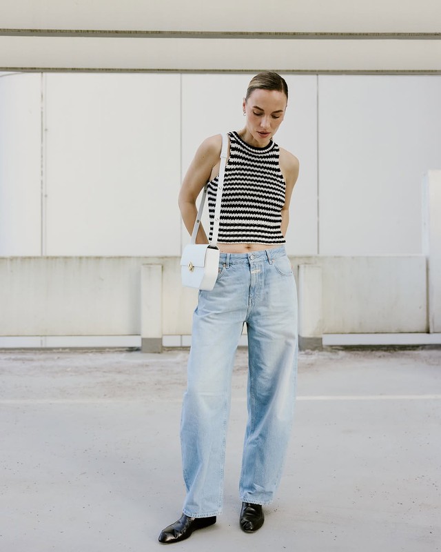 Quần ống rộng, quần denim xanh... những chiếc quần thời thượng của mùa nắng - Ảnh 2.