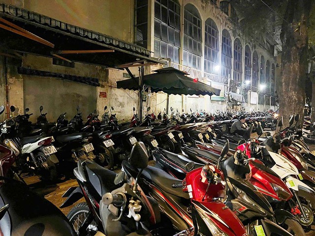 Cát cứ thu phí đỗ xe 'lụi' - Ảnh 3.