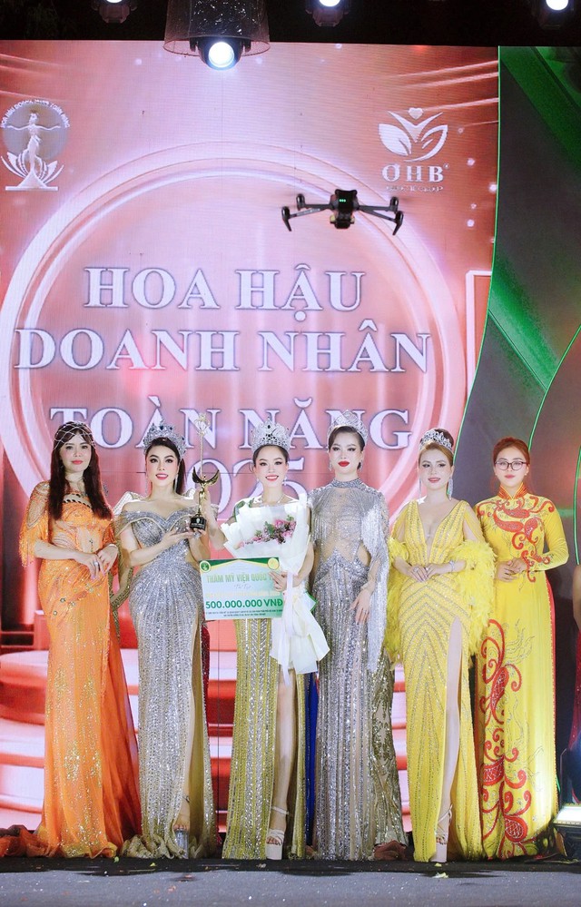 Nữ thạc sĩ Đinh Thị Thanh Mai đăng quang Hoa hậu Doanh nhân Toàn năng 2025- Ảnh 1. Nữ thạc sĩ Đinh Thị Thanh Mai đăng quang Hoa hậu Doanh nhân Toàn năng 2025- Ảnh 1.