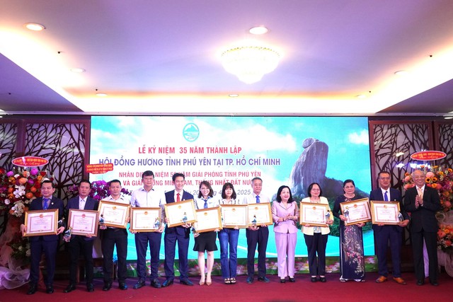 Hội đồng hương Phú Yên tại TP.HCM đóng góp cho quê hương 150 tỉ đồng- Ảnh 4.