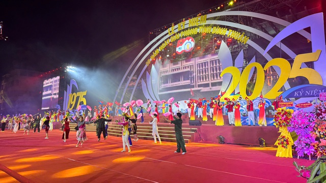 Long trọng m&iacute;t tinh kỷ niệm 50 năm ng&agrave;y Giải ph&oacute;ng qu&ecirc; hương B&igrave;nh Thuận- Ảnh 3.